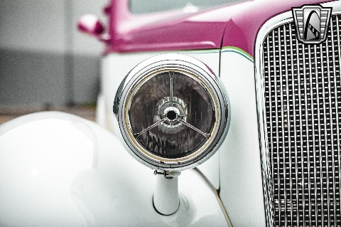 1935 Chevrolet Sedan image 37