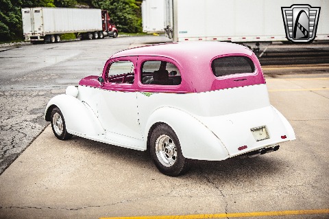 1935 Chevrolet Sedan image 13