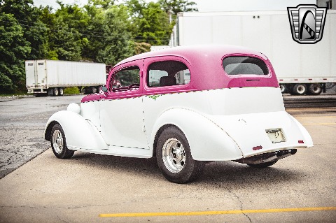 1935 Chevrolet Sedan image 14