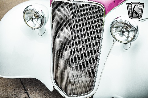 1935 Chevrolet Sedan image 40