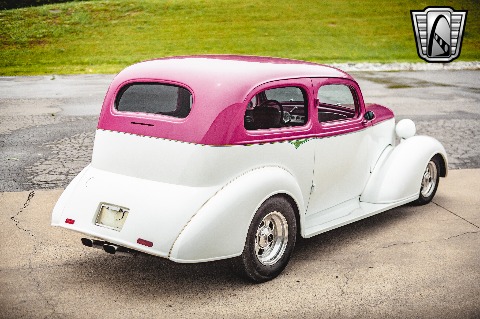 1935 Chevrolet Sedan image 19