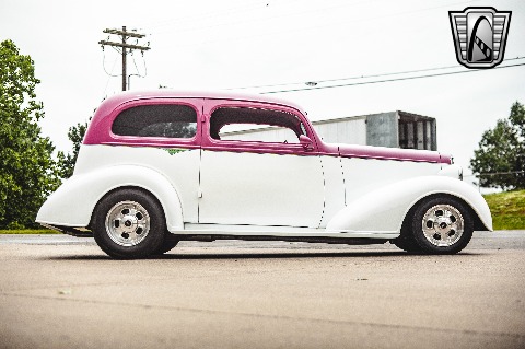 1935 Chevrolet Sedan image 24