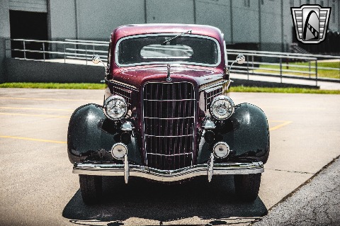 1935 Ford Tudor image 4