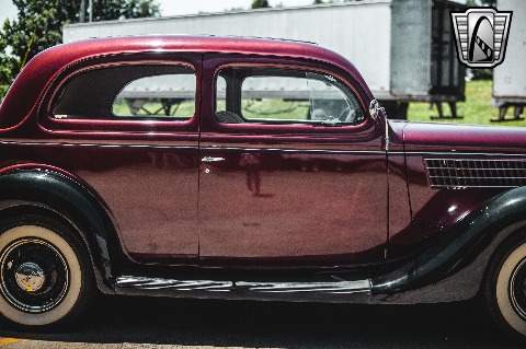 1935 Ford Tudor image 31