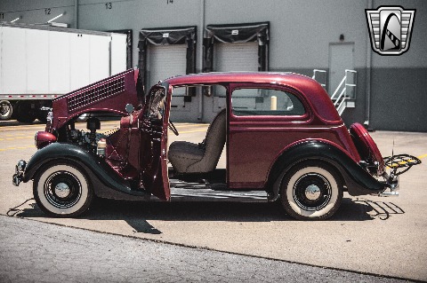 1935 Ford Tudor image 85