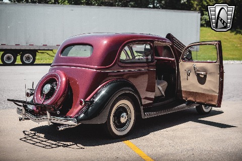 1935 Ford Tudor image 88