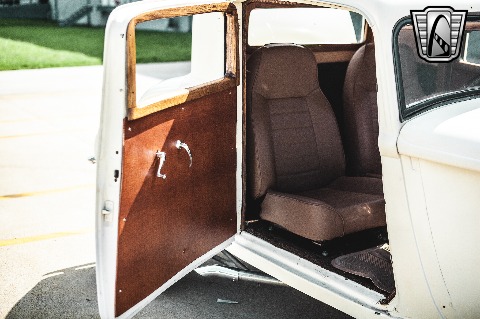 1933 Chrysler Coupe image 139