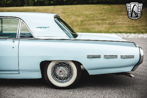 1962 Ford Thunderbird image 30