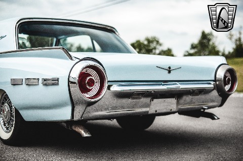 1962 Ford Thunderbird image 32