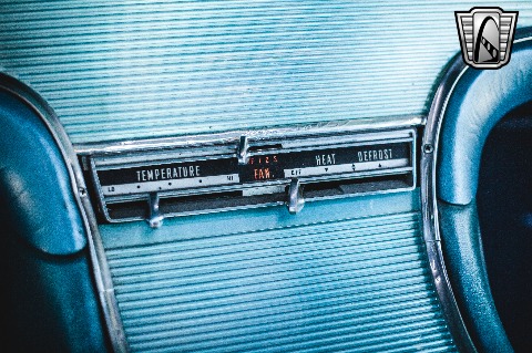 1962 Ford Thunderbird image 119