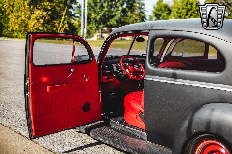 1940 Ford Tudor image 95