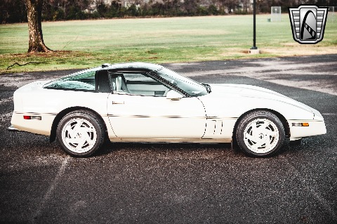 1988 Chevrolet Corvette image 19