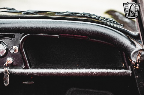 1963 Sunbeam Alpine image 119