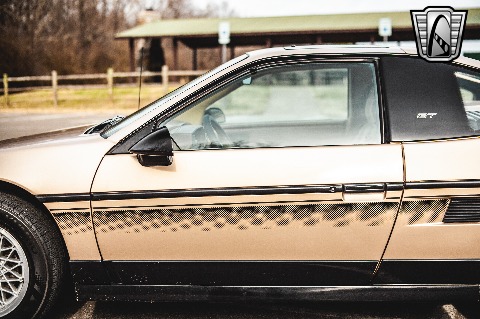 1987 Pontiac Fiero image 29