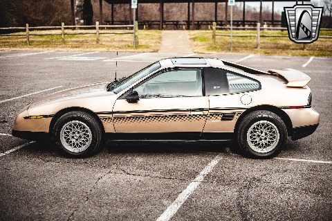 1987 Pontiac Fiero image 7