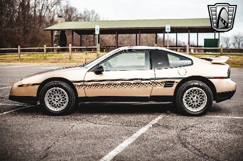 1987 Pontiac Fiero image 8