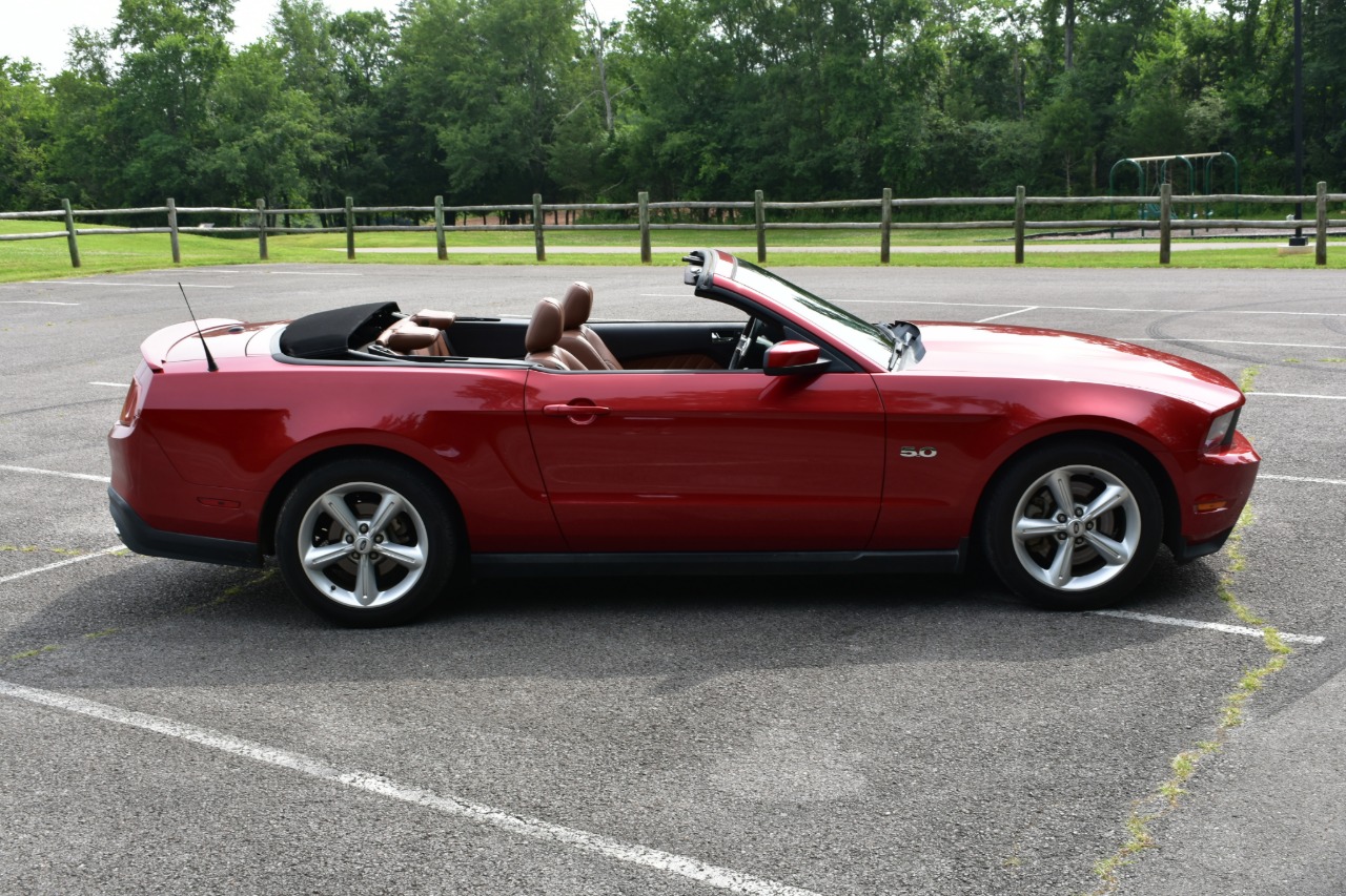 2011 Ford Mustang 35