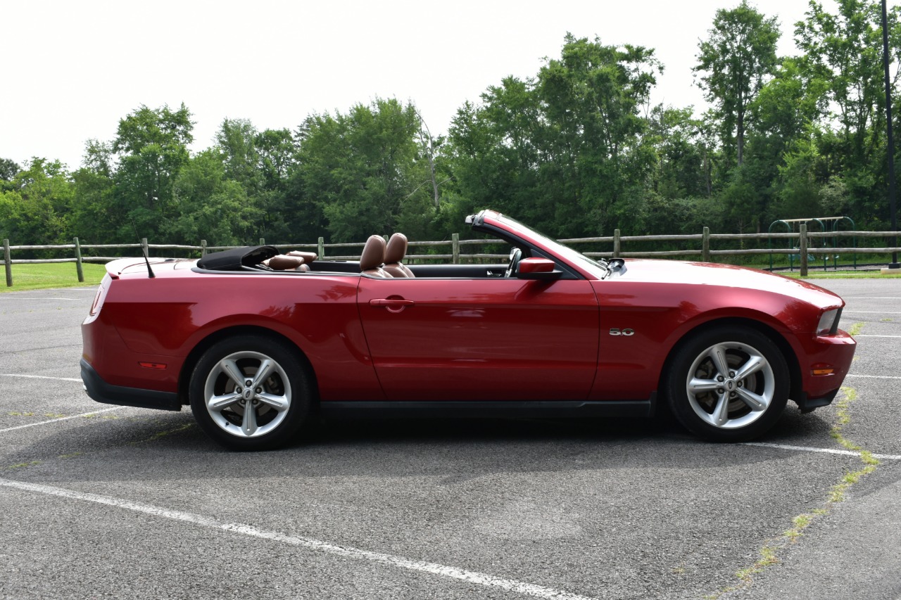 2011 Ford Mustang 36
