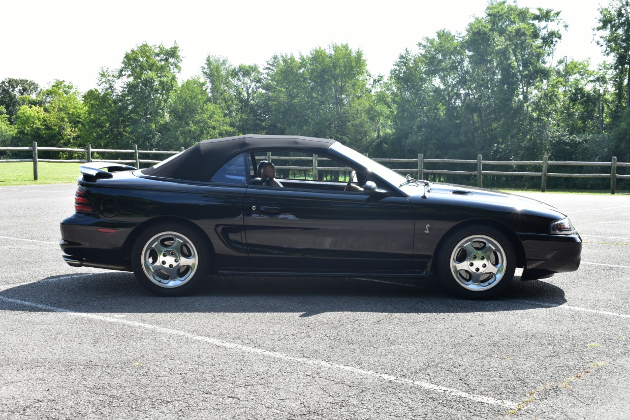 1995 Ford Mustang SVT Cobra 36