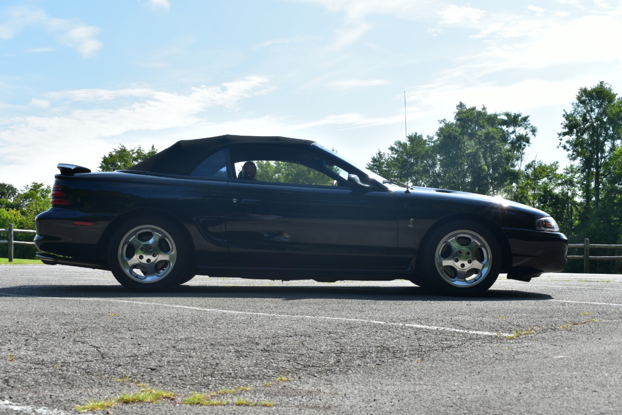 1995 Ford Mustang SVT Cobra 37