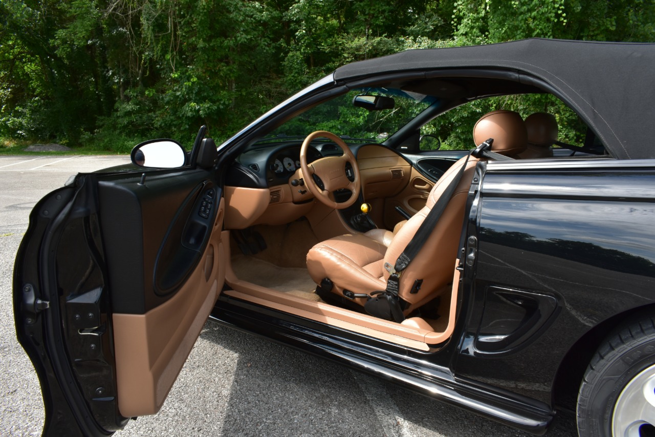 1995 Ford Mustang SVT Cobra 17