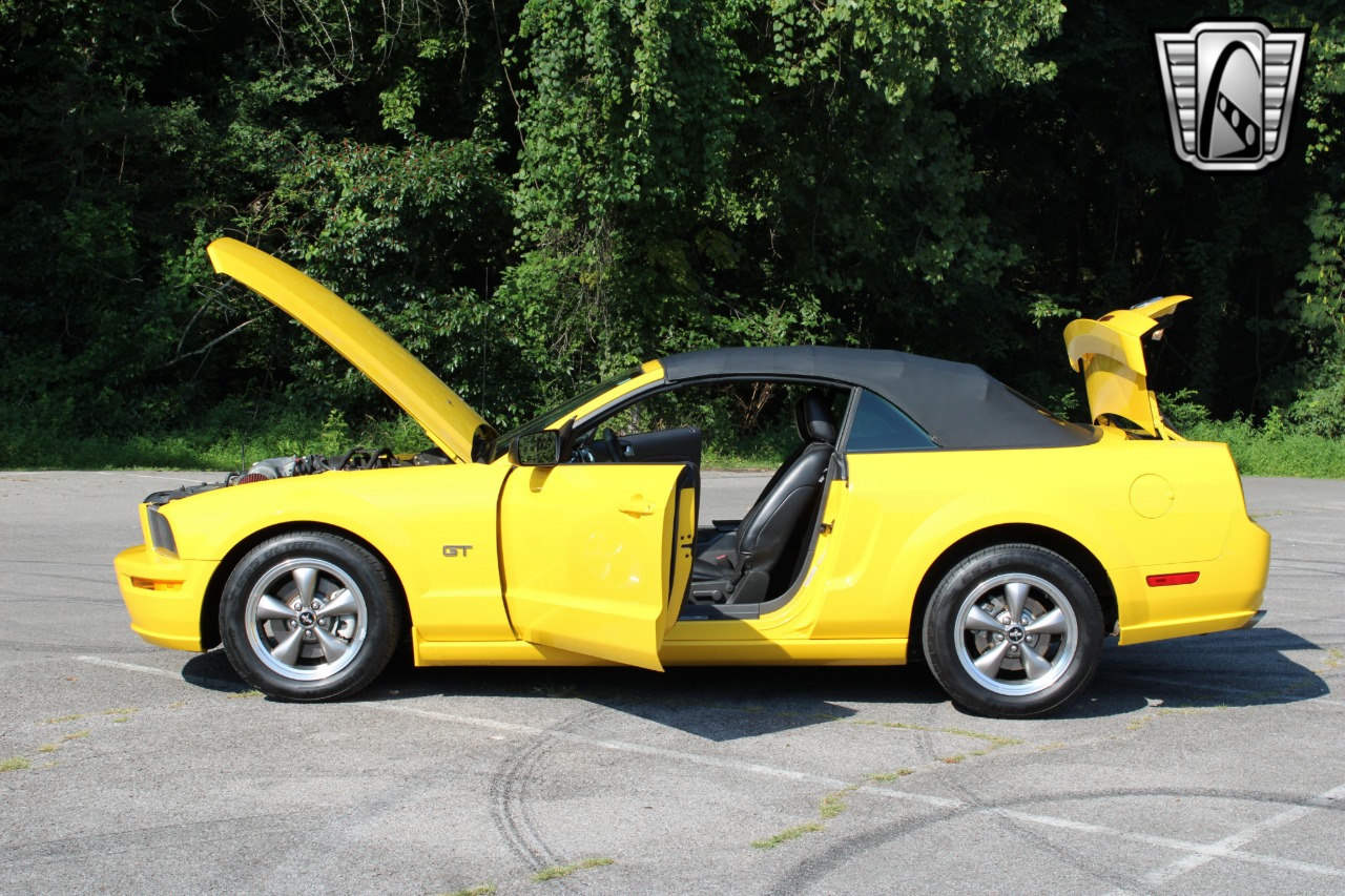 2006 Ford Mustang 43