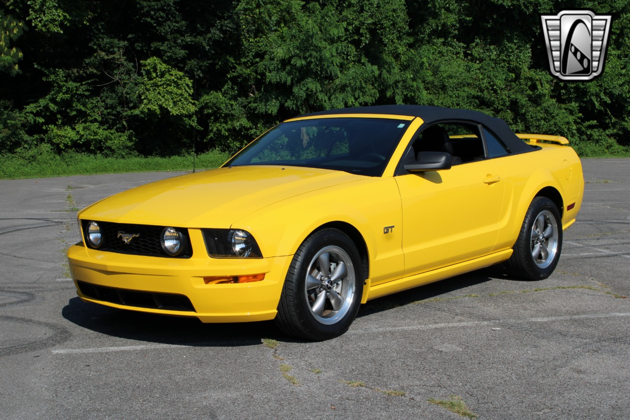 2006 Ford Mustang 24