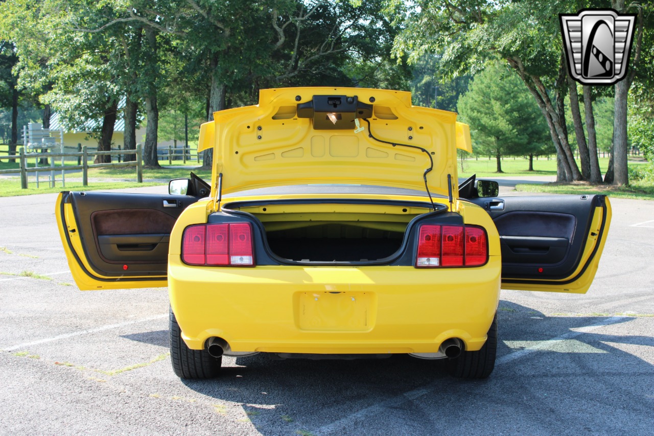 2006 Ford Mustang 45