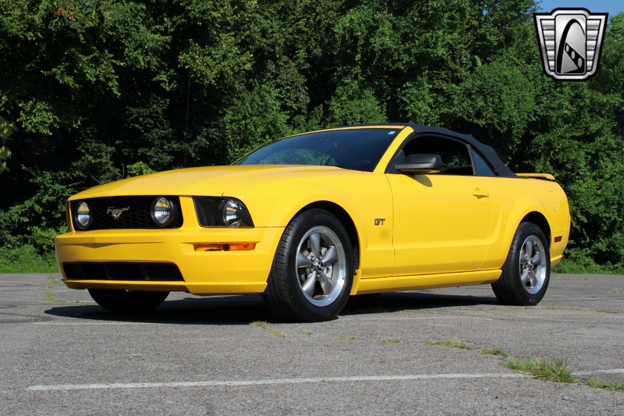 2006 Ford Mustang 2