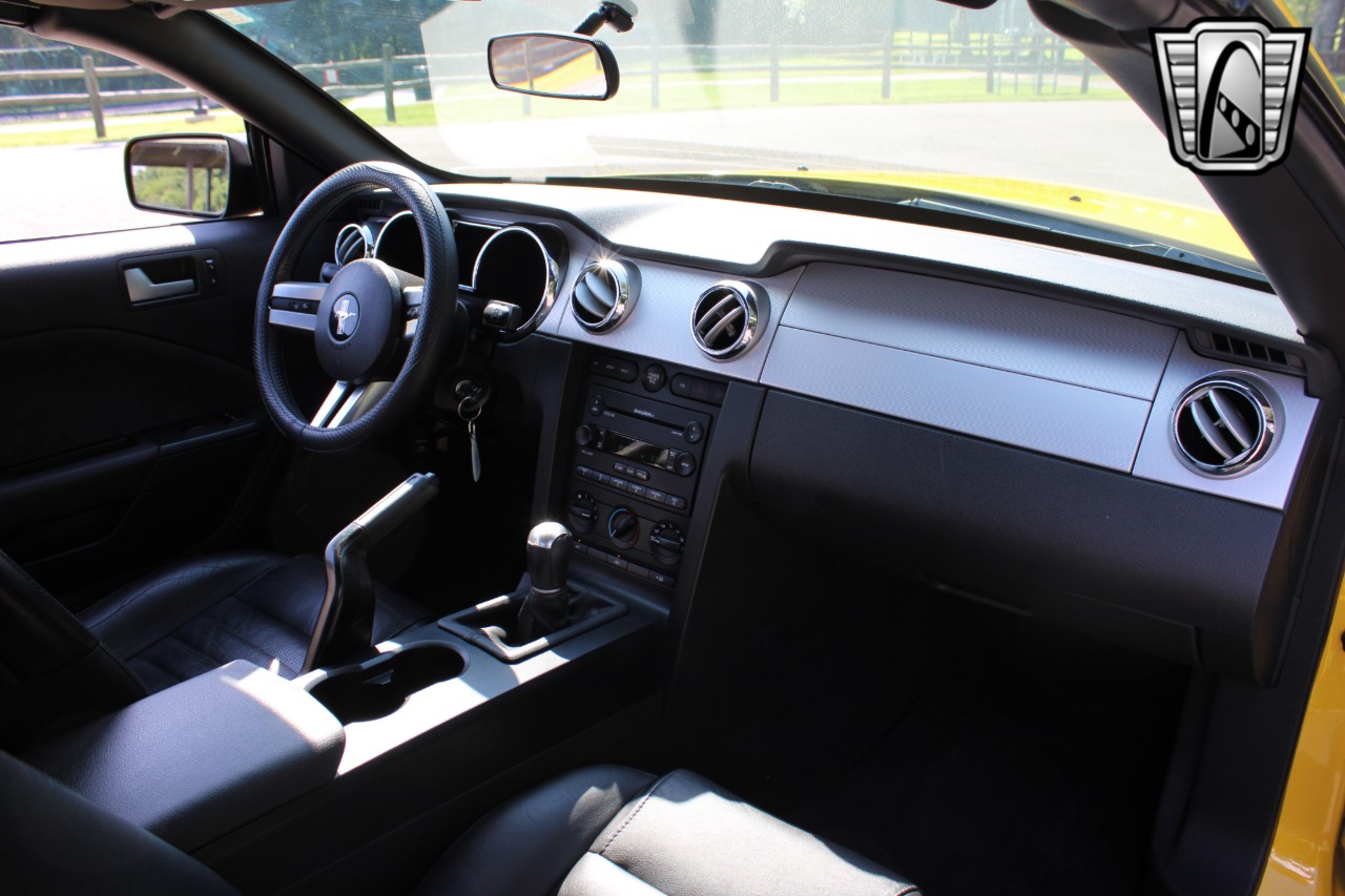 2006 Ford Mustang 19