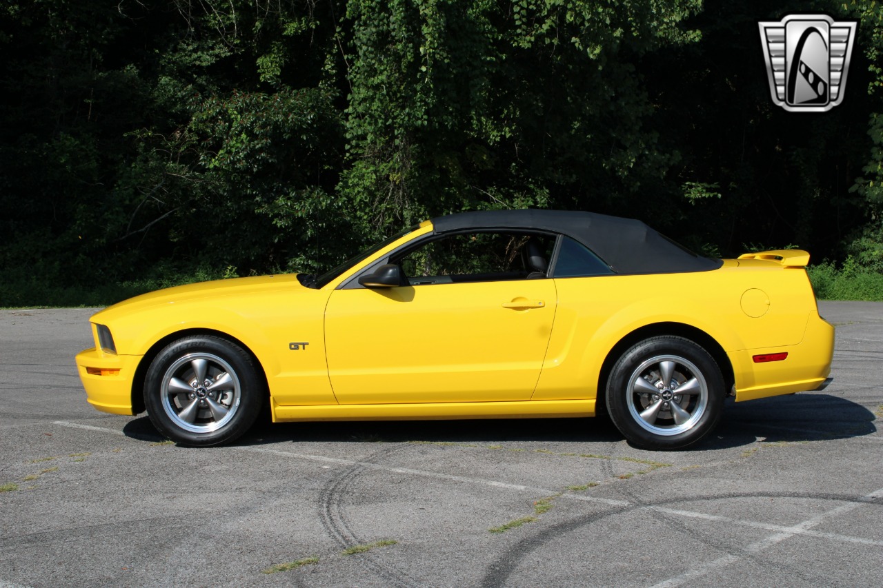 2006 Ford Mustang 26