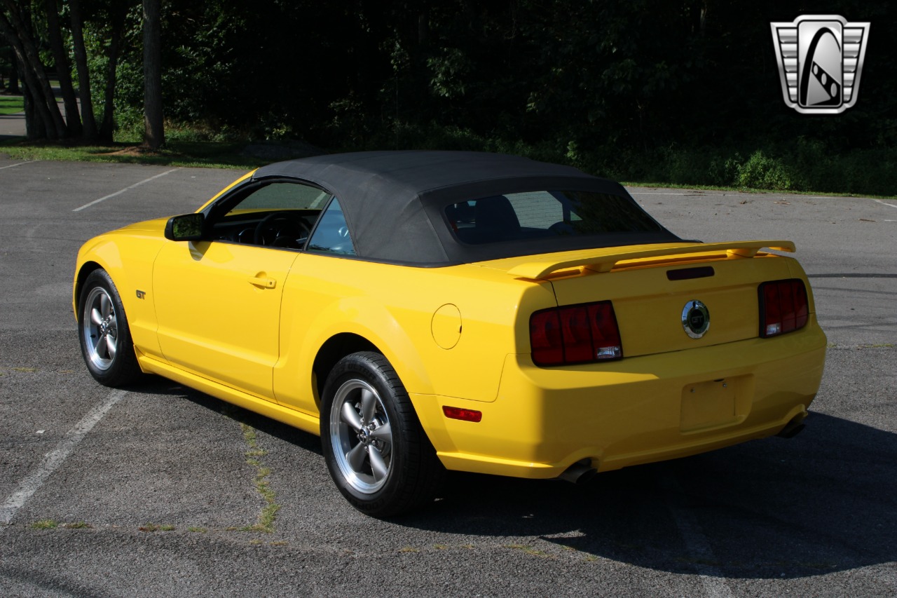 2006 Ford Mustang 28