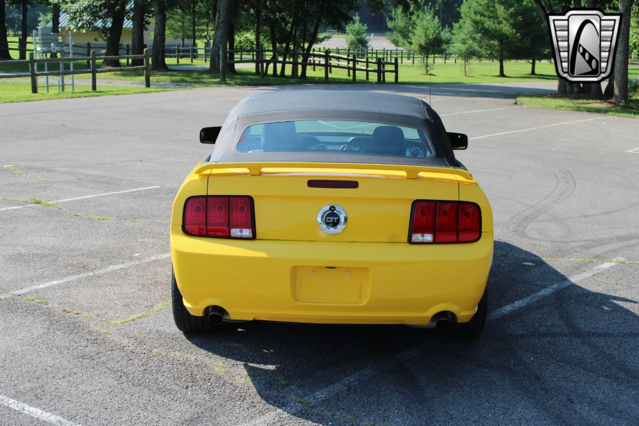 2006 Ford Mustang 30