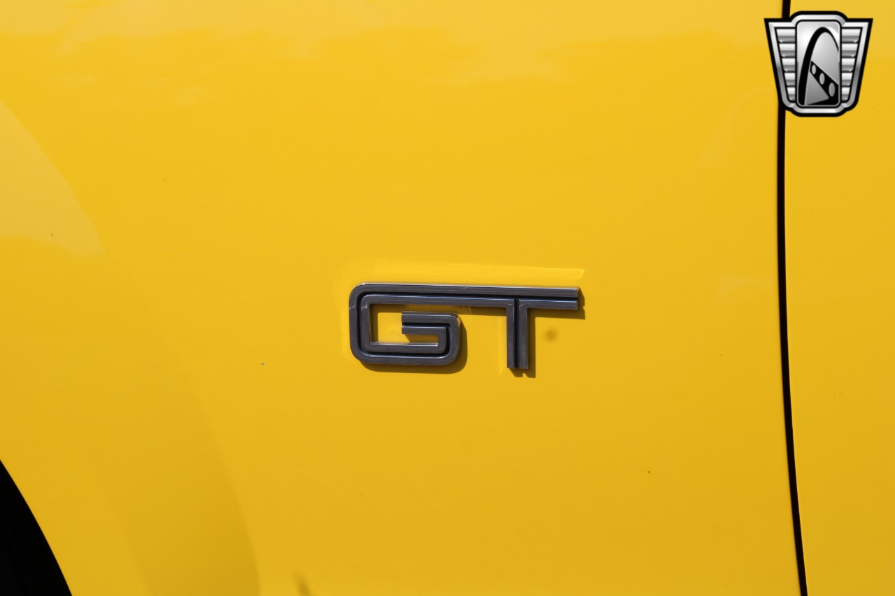 2006 Ford Mustang 76