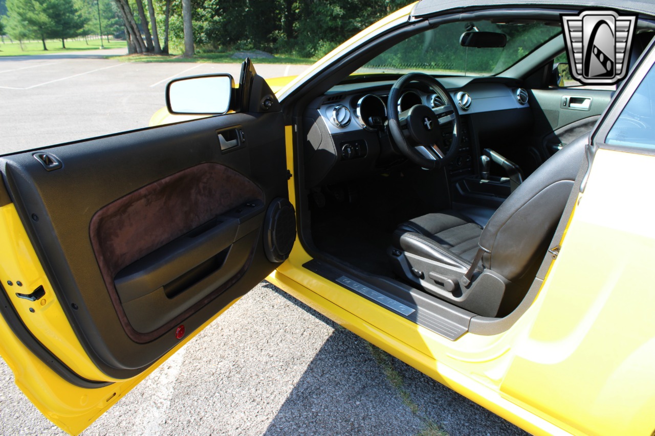 2006 Ford Mustang 14