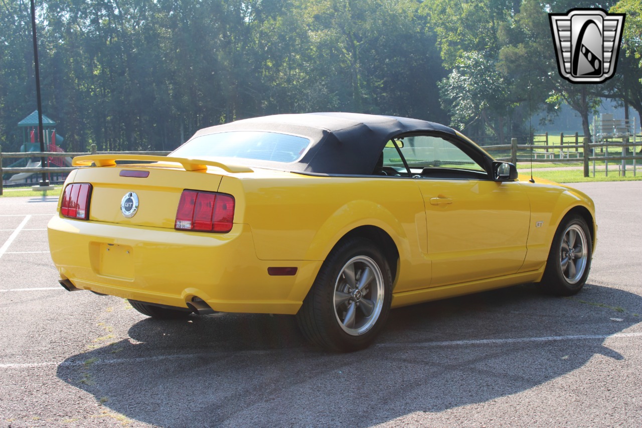 2006 Ford Mustang 34