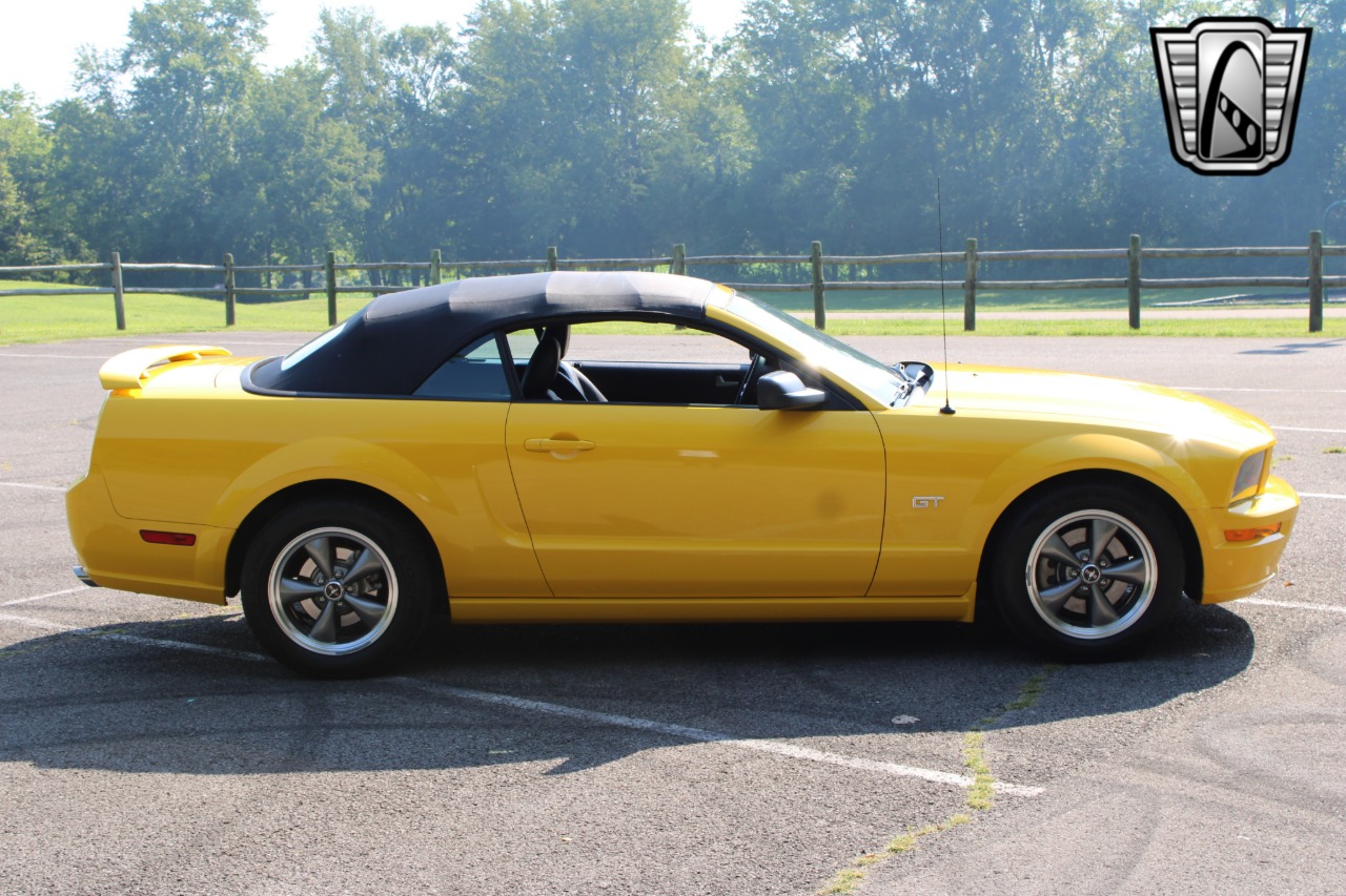 2006 Ford Mustang 35