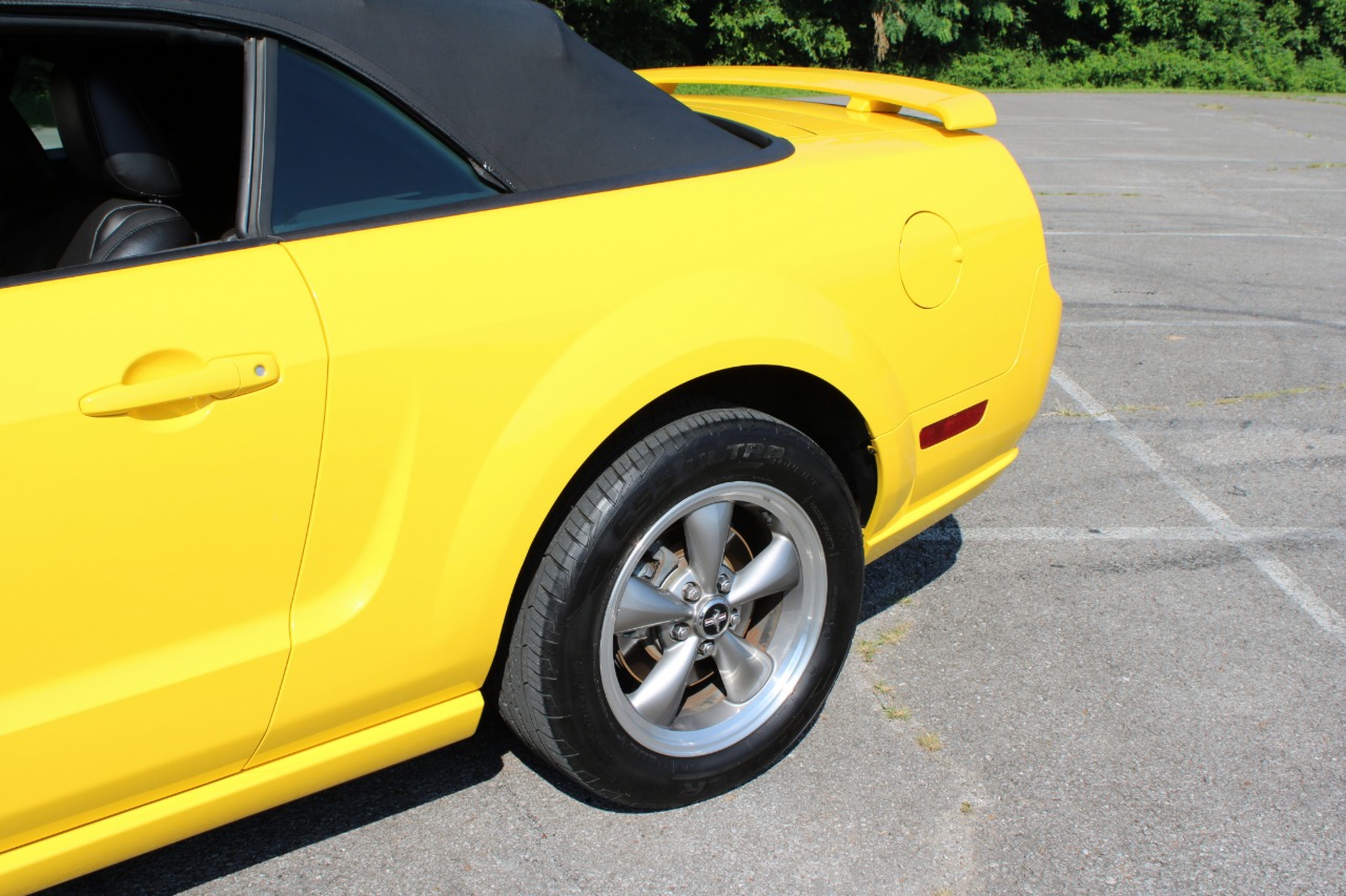 2006 Ford Mustang 82