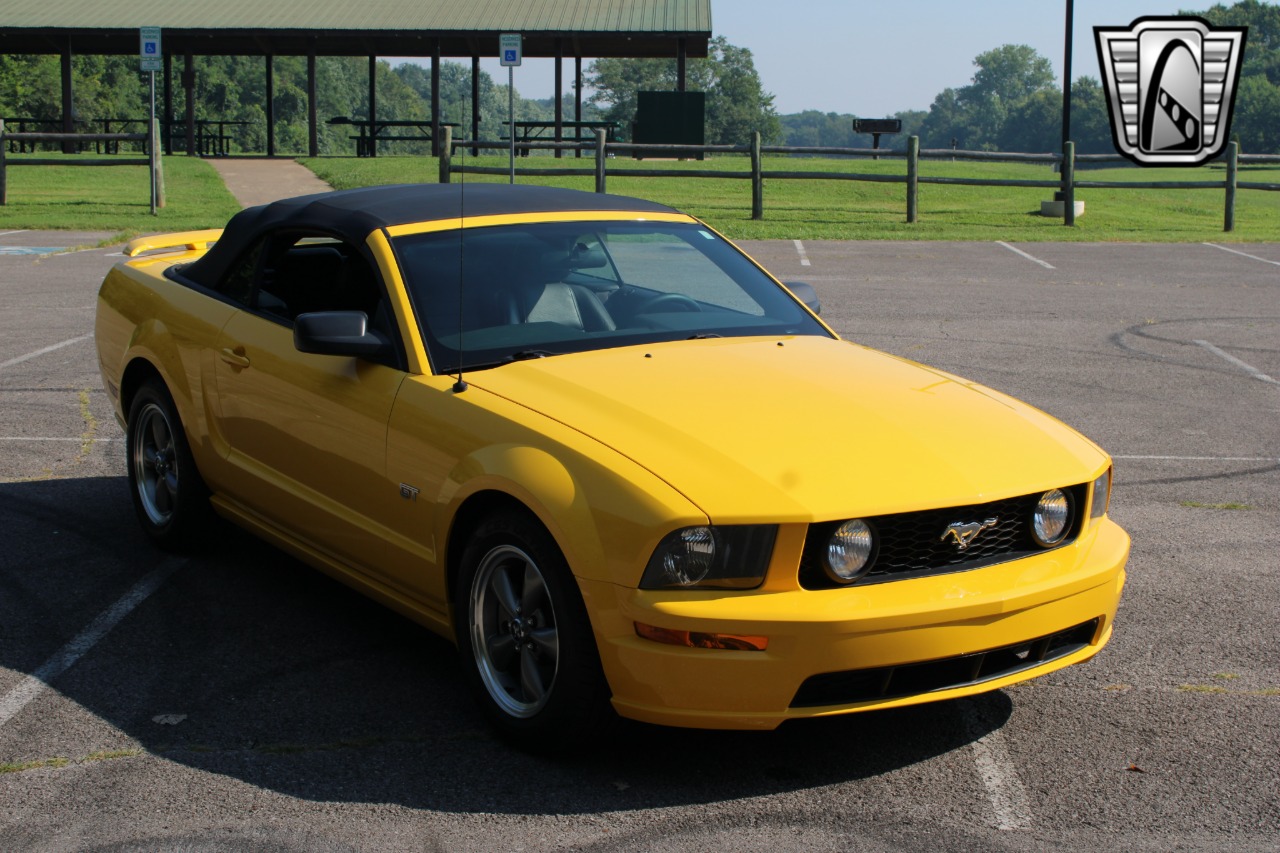 2006 Ford Mustang 38