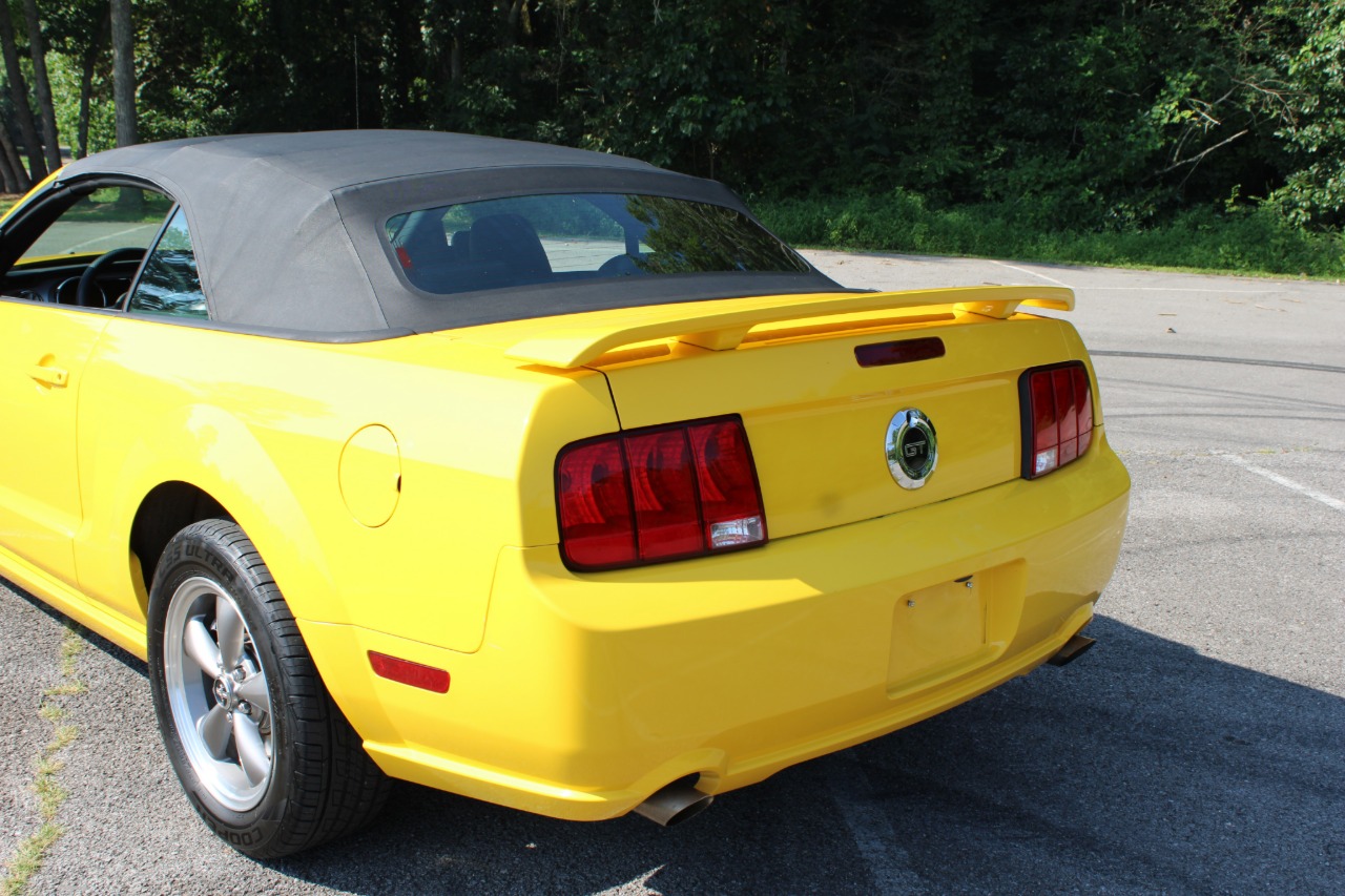 2006 Ford Mustang 12