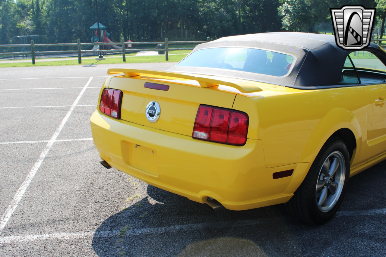 2006 Ford Mustang 13