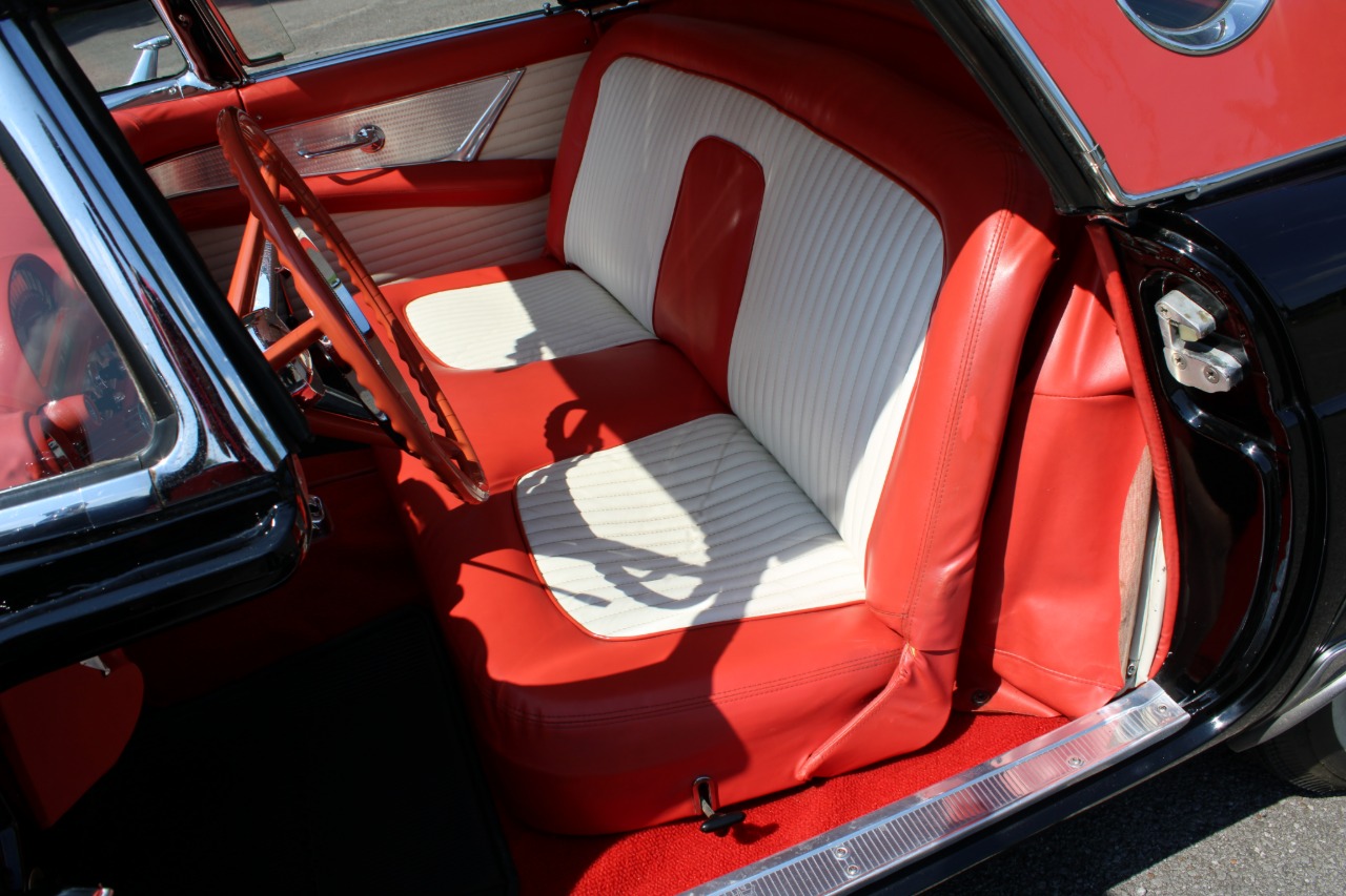 1956 Ford Thunderbird 17