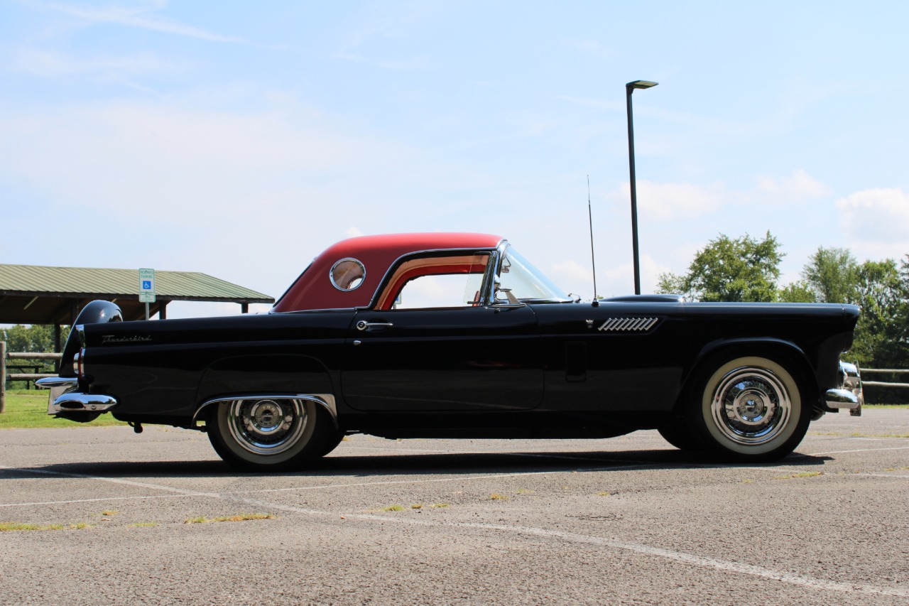 1956 Ford Thunderbird 37
