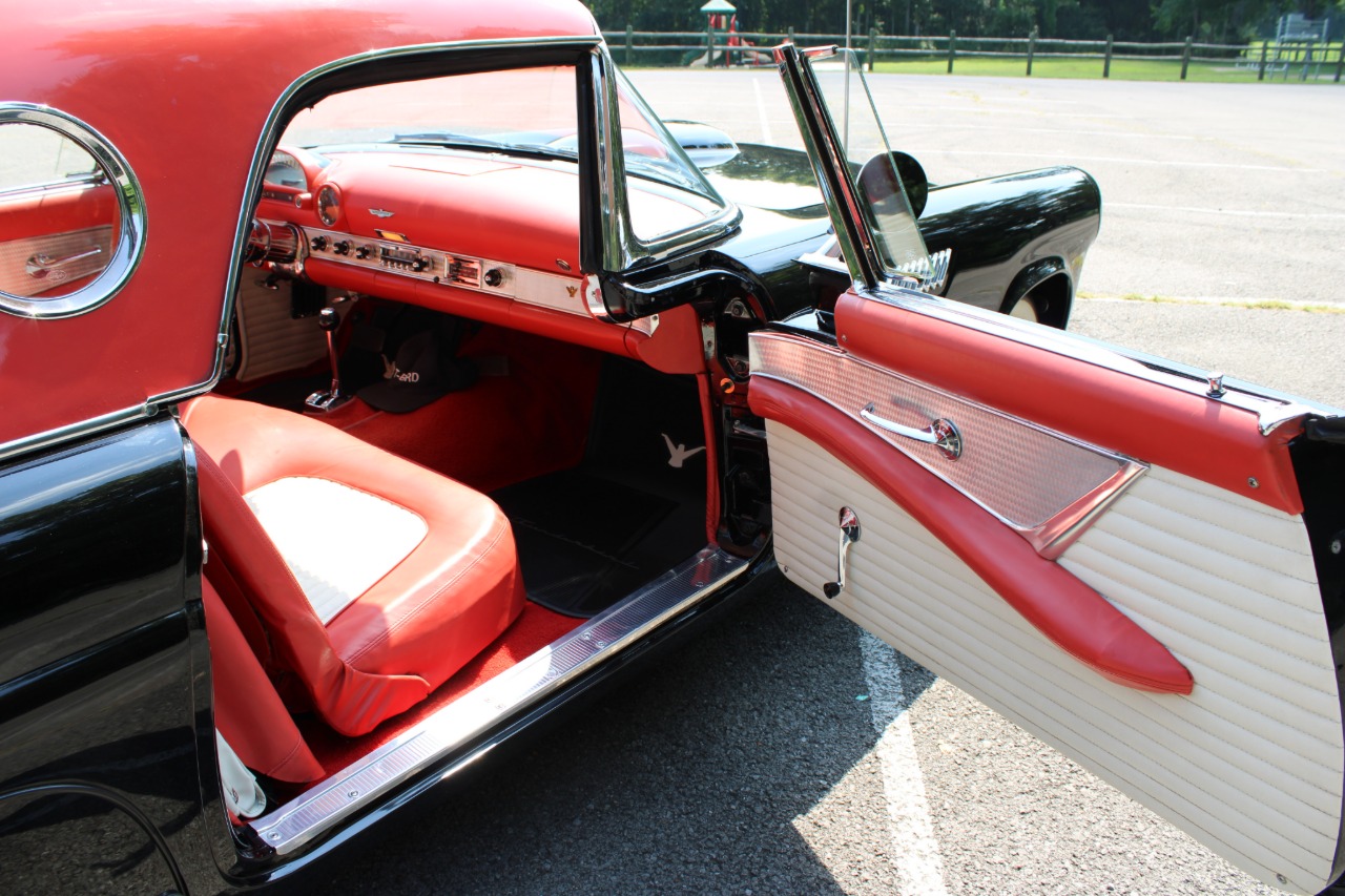 1956 Ford Thunderbird 18