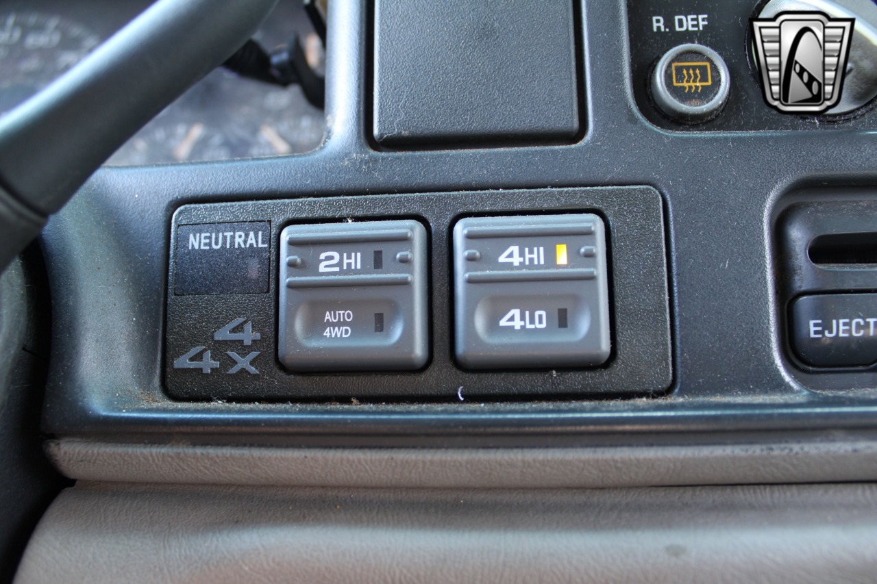 1999 Chevrolet Tahoe 32