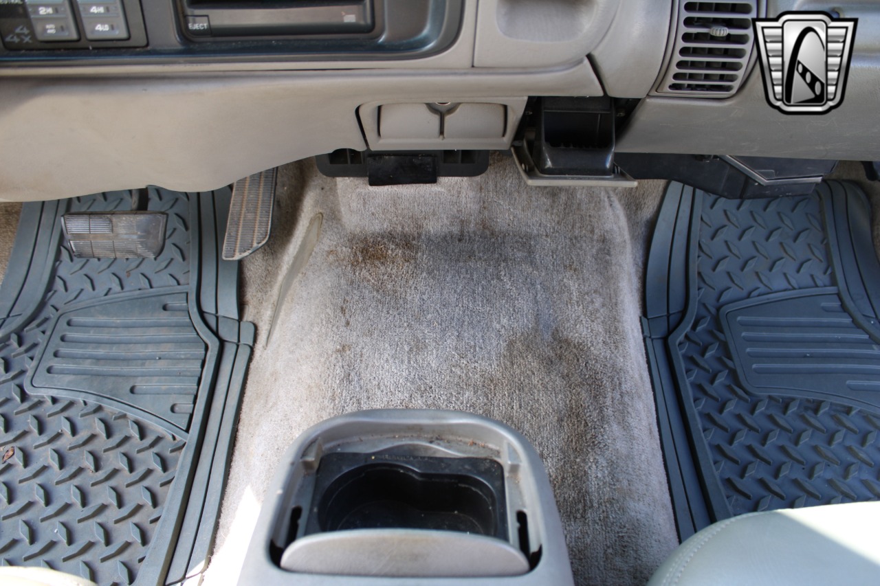 1999 Chevrolet Tahoe 52