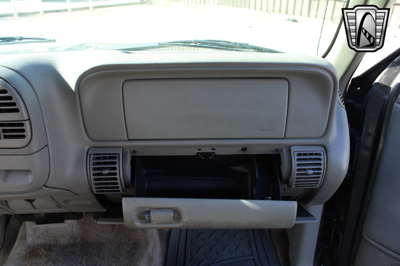 1999 Chevrolet Tahoe 54