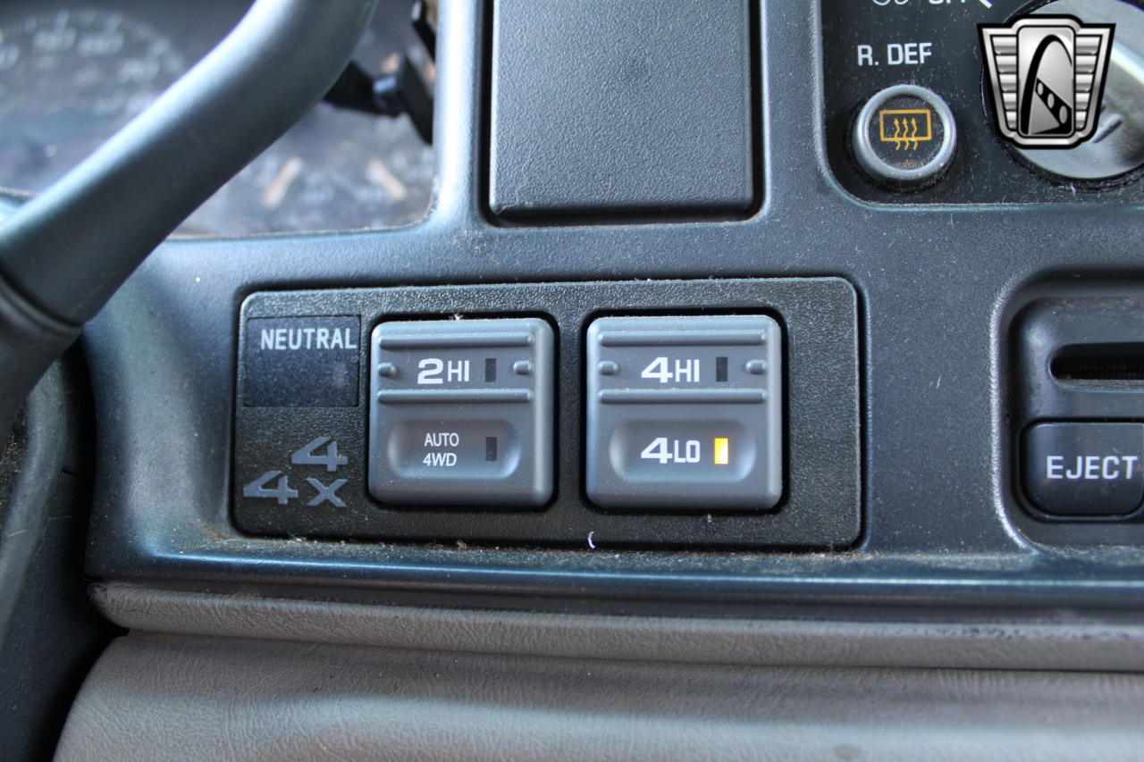 1999 Chevrolet Tahoe 35