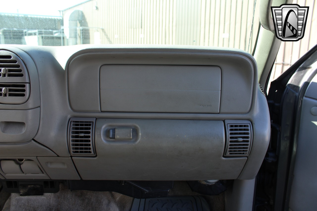 1999 Chevrolet Tahoe 63