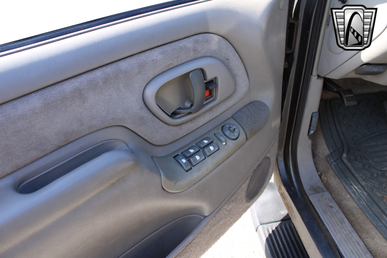 1999 Chevrolet Tahoe 66